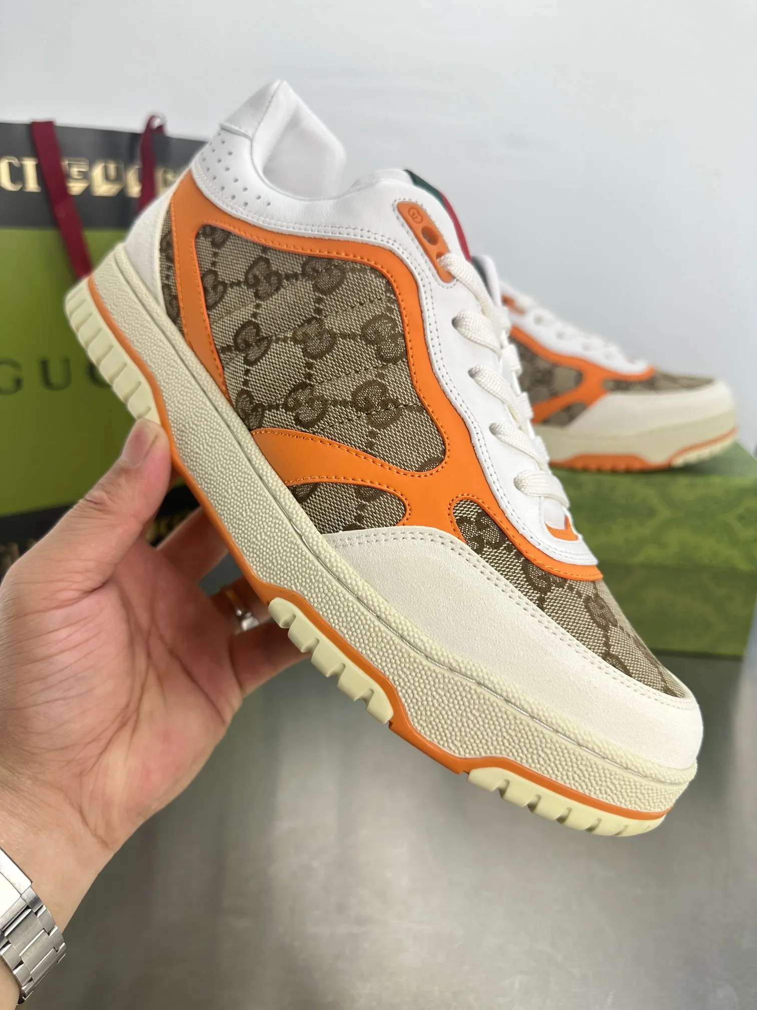 👟👟Ex-factory price 600👟👟 Gucci's latest hot-selling series of high and low-cut distressed couple's sneakers are shipped. The original version is purchased, developed and manufactured. This high-low top sneaker adopts a basketball-style silhouette design, cleverly integrated with hollow panels and distressed effects, showing its unique ingenuity. The ingenuity incorporates brand logo details such as interlocking Double G styling accessories and Gucci lettering, a low-key tribute to the brand's design heritage. Exquisite packaging at the delivery counter 🛍📦 ▪️ Fabric: Original customized imported first-layer cowhide ▪️ Inner lining: Imported first-layer cowhide ▪️ Sole: Original molded TPU sole ▪️ Sole thickness: 3cm ▪️ Size: 35-46 (Male 38 46 customized)